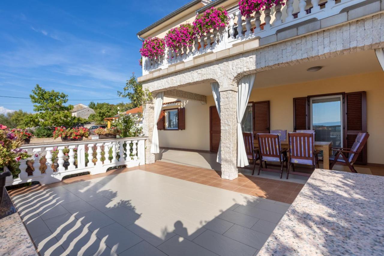 Apartmani Sandra Malinska Sveti Vid-Miholjice Exterior foto
