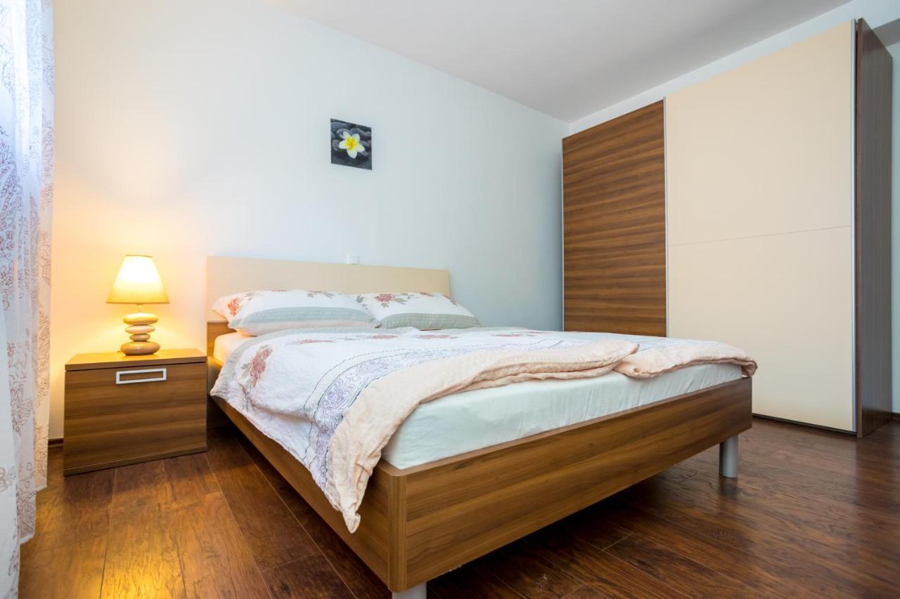 Apartmani Sandra Malinska Sveti Vid-Miholjice Exterior foto