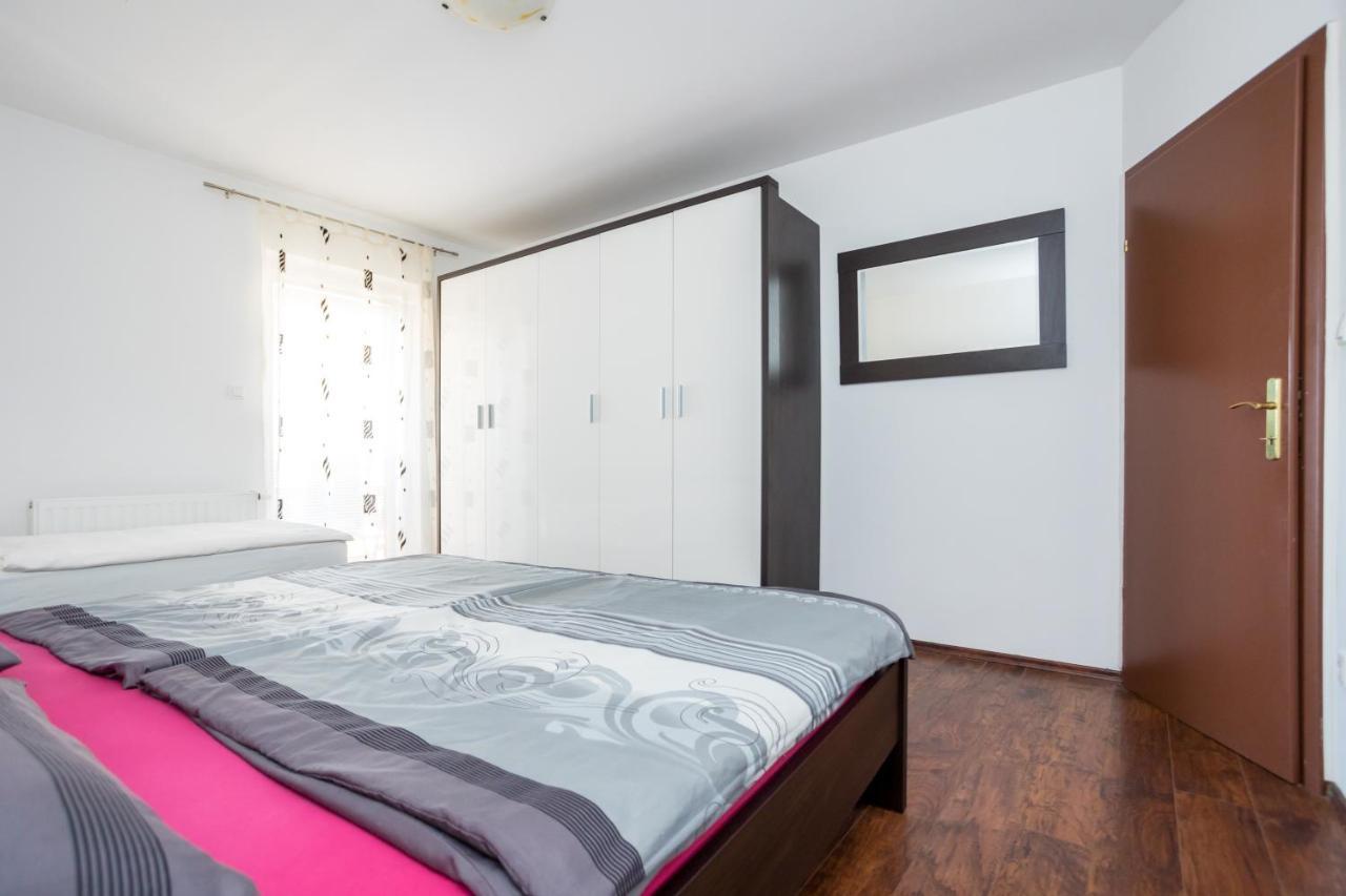 Apartmani Sandra Malinska Sveti Vid-Miholjice Exterior foto