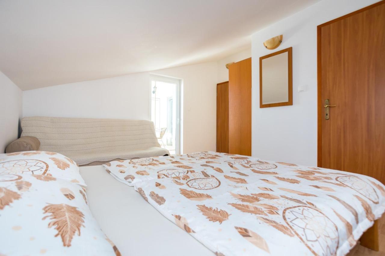 Apartmani Sandra Malinska Sveti Vid-Miholjice Exterior foto
