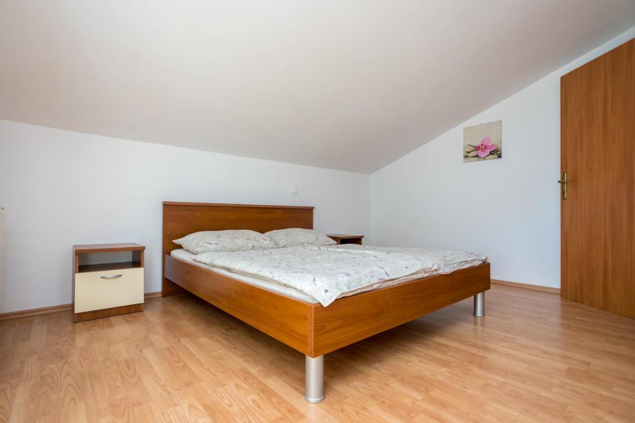 Apartmani Sandra Malinska Sveti Vid-Miholjice Exterior foto