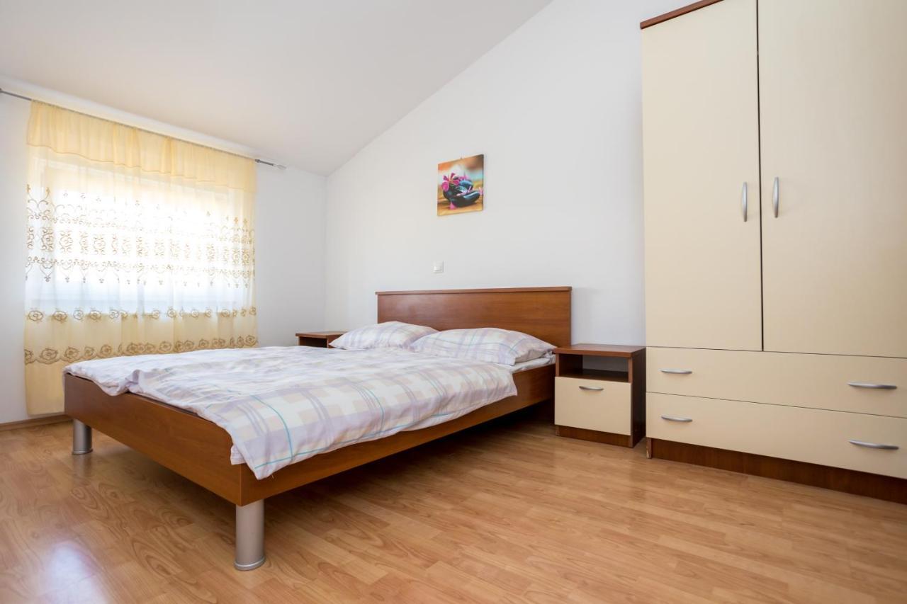 Apartmani Sandra Malinska Sveti Vid-Miholjice Exterior foto