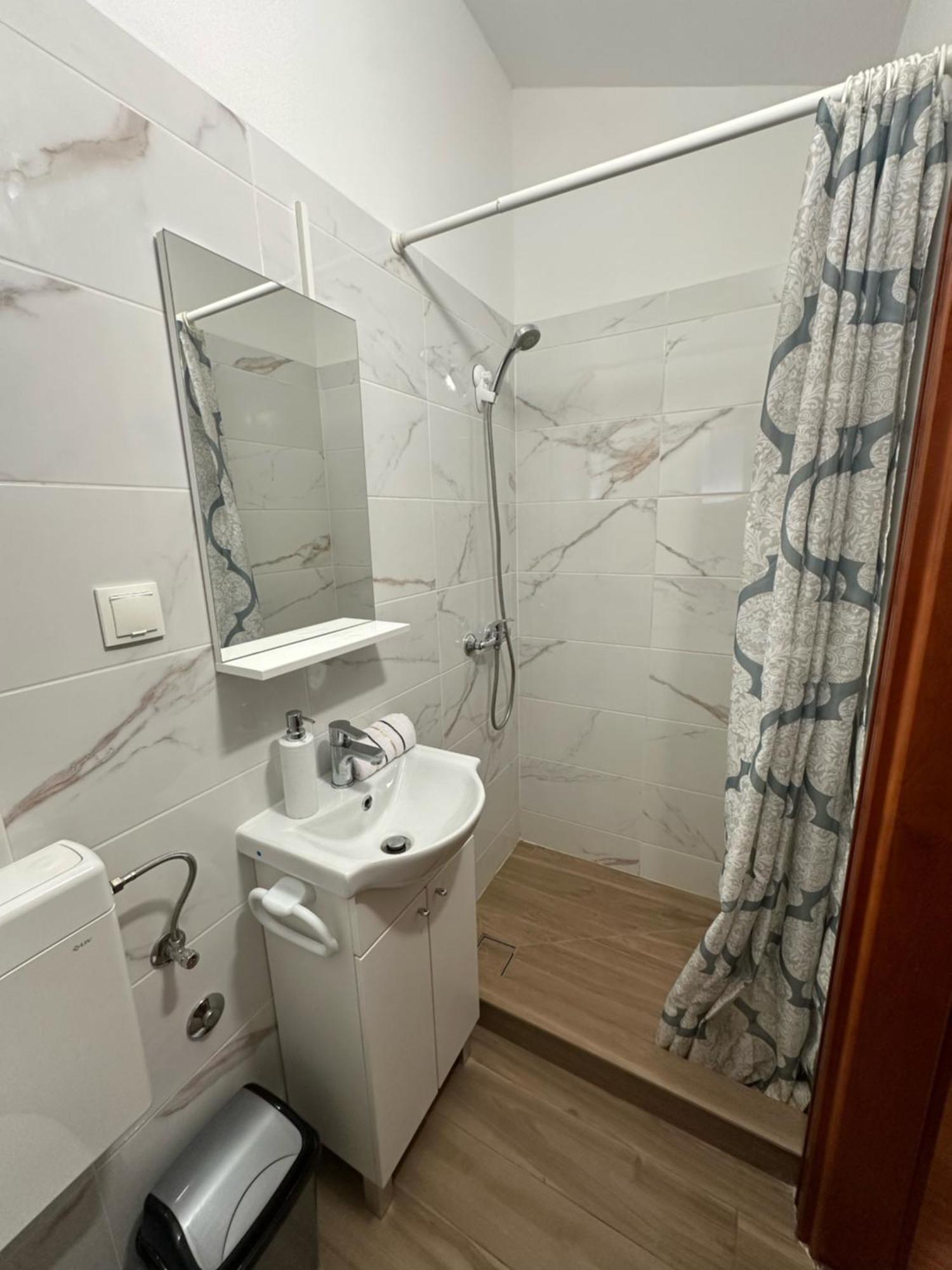 Apartmani Sandra Malinska Sveti Vid-Miholjice Exterior foto